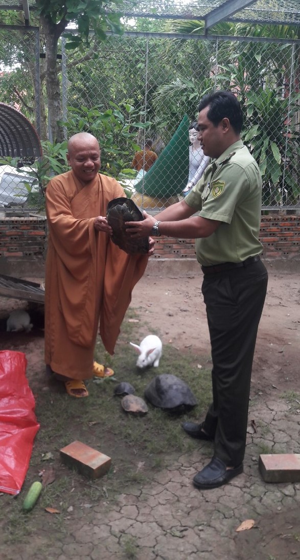 ĐỪNG[-]phóng[-]sinh,[-]nuôi,[-]nhốt[-]động[-]vật[-]hoang[-]dã[-]tại[-]đền,[-]chùa